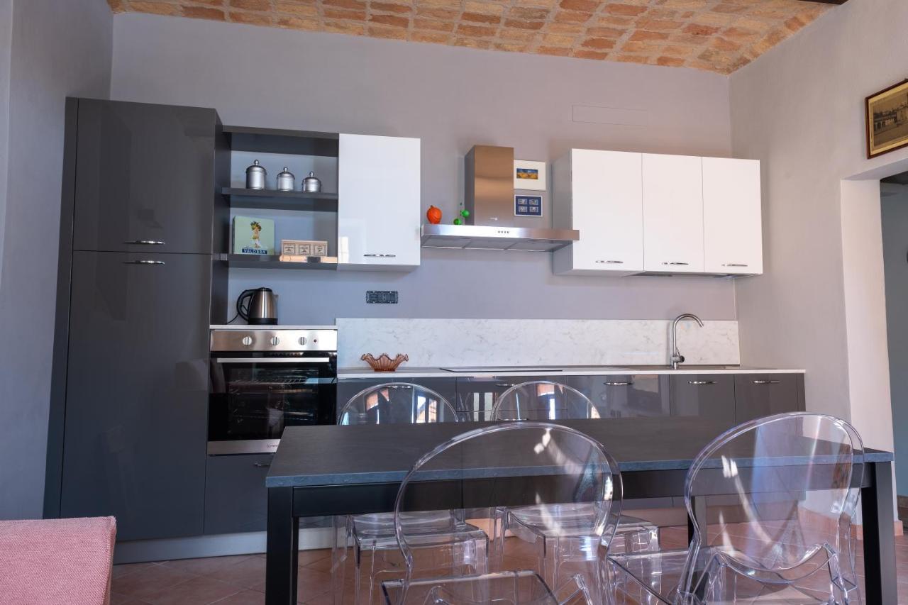 Alla Torre - Nel Cuore Del Borgo Storico Castagnole delle Lanze Kültér fotó