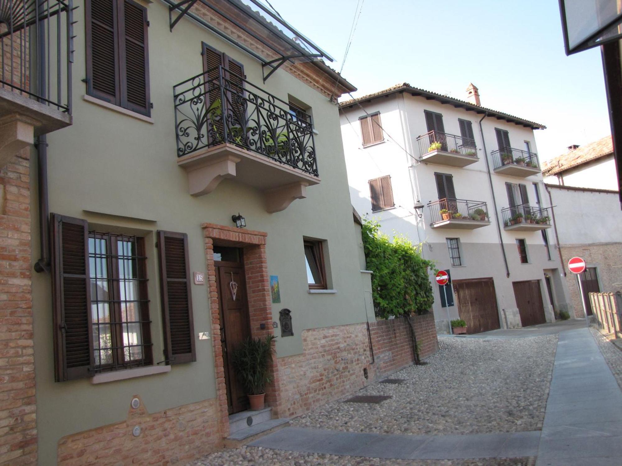 Alla Torre - Nel Cuore Del Borgo Storico Castagnole delle Lanze Kültér fotó